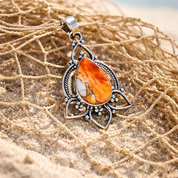 Robin's Nest Jewels Jewelry - Spiny Oyster Necklace